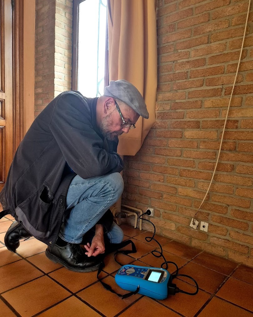 Contrôle électrique avec appareil de mesure lors d'un diagnostic